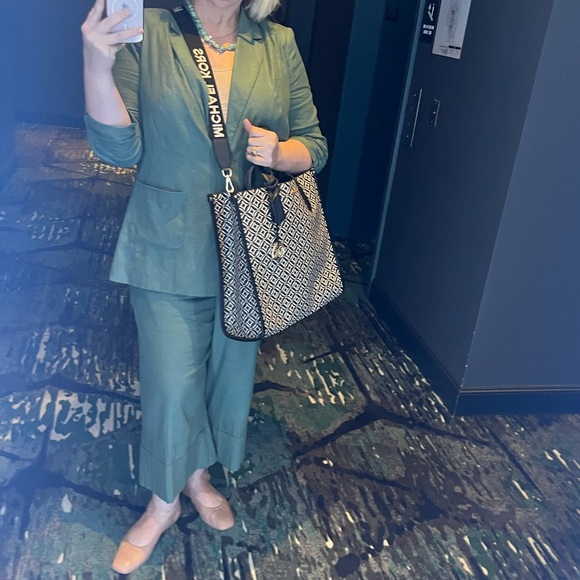 NWT! The Bryant Blazer Size 16 (see listing for matching pants too) - Picture 4 of 7